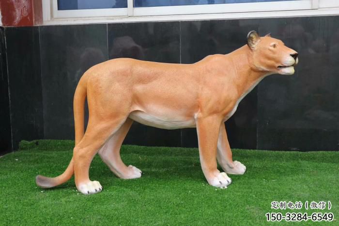 豹子雕塑廠家，仿真豹子雕塑，園林玻璃鋼動物小品