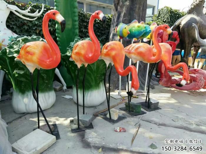 火烈鳥雕塑廠家，仿真彩繪火烈鳥雕塑廠