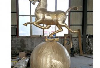 馬踏球雕塑廠家，城市動物小品，現代馬踏球雕塑制作