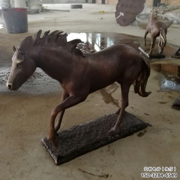 園林奔馬雕塑 風(fēng)景區(qū)仿真雕塑 廣場(chǎng)小品 園林奔馬雕塑 風(fēng)景區(qū)仿真雕塑 廣場(chǎng)小品