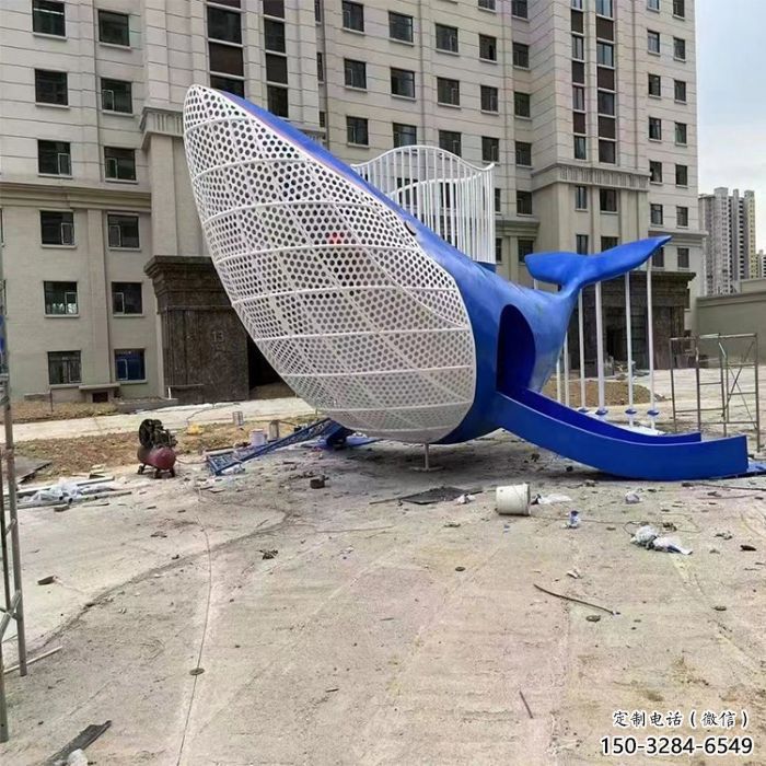 生產(chǎn)鯨魚(yú)雕塑廠家，烤漆彩繪工藝，景觀動(dòng)物擺件