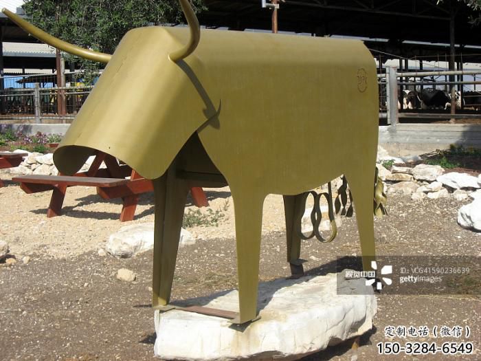 酒店小牛雕塑價格，幾何動物系列，烤漆工藝