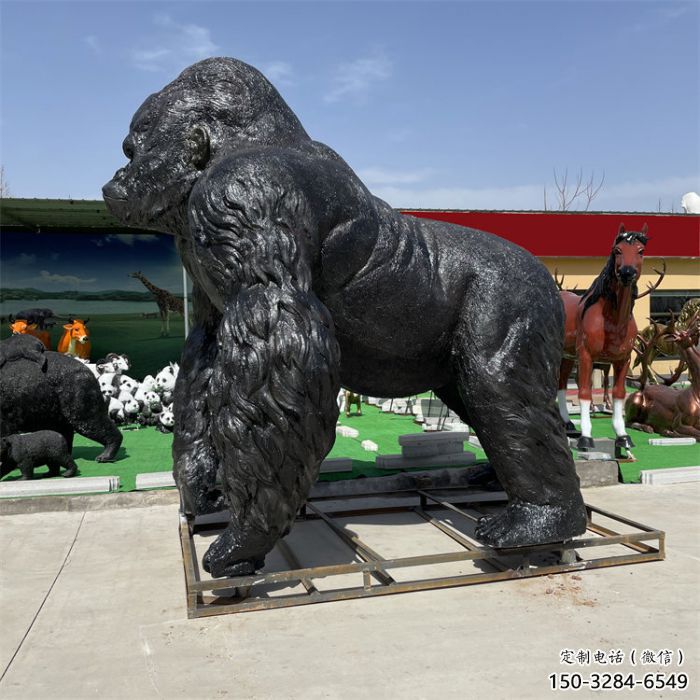 庭院猩猩雕塑廠家，動物小品，烤漆仿古工藝