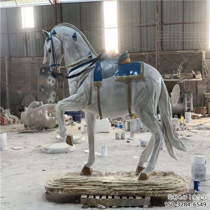 提供戰(zhàn)馬雕塑廠家,仿真主題,彩繪工藝效果 提供戰(zhàn)馬雕塑廠家,仿真主題,彩繪工藝效果