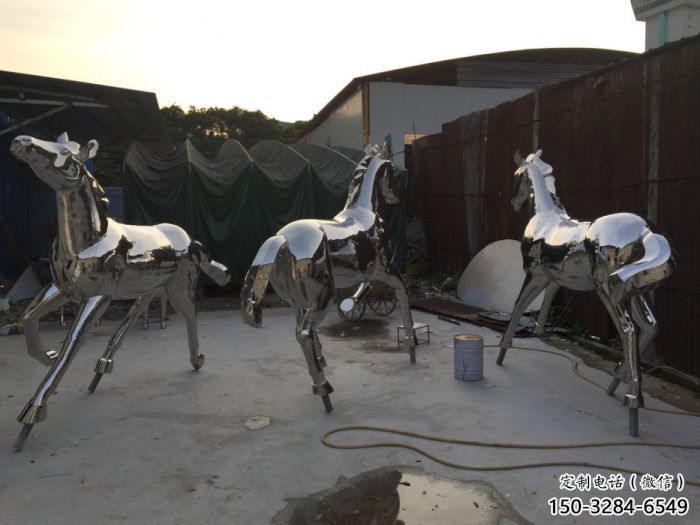 城市戰(zhàn)馬雕塑生產(chǎn)商,動物景觀擺件,鏡面工藝 城市戰(zhàn)馬雕塑生產(chǎn)商,動物景觀擺件,鏡面工藝
