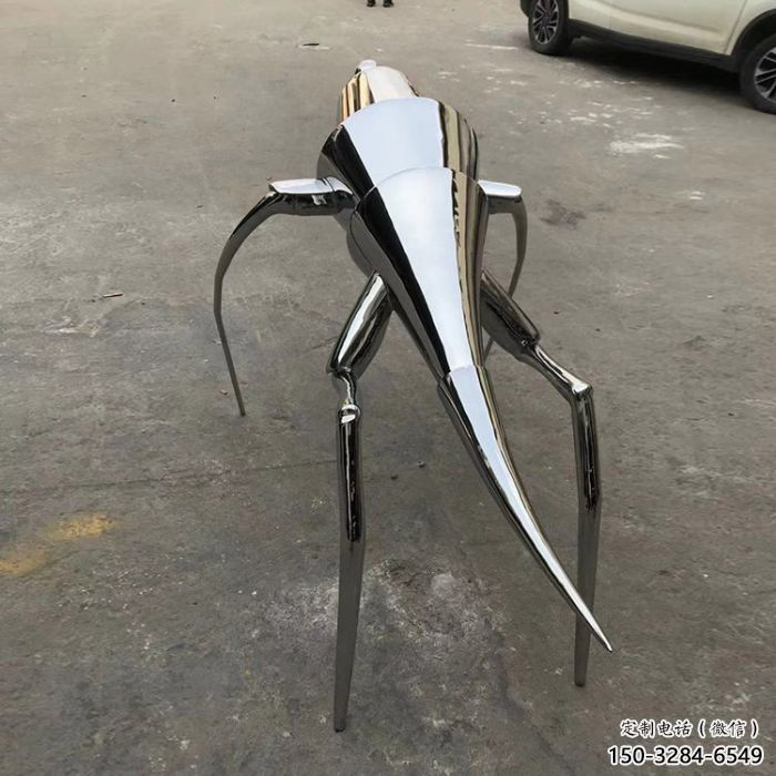戶外仿真蝗蟲雕塑,鏡面拋光雕塑,昆蟲主題 戶外仿真蝗蟲雕塑,鏡面拋光雕塑,昆蟲主題