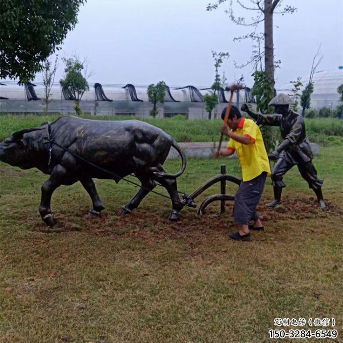 街道老牛雕塑,鑄銅農(nóng)耕雕塑,古銅效果 街道老牛雕塑,鑄銅農(nóng)耕雕塑,古銅效果