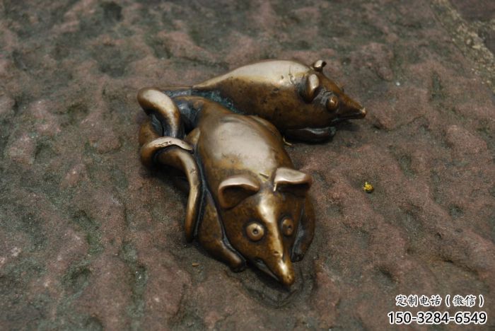 戶外老鼠雕塑，仿真雕塑，抽象效果