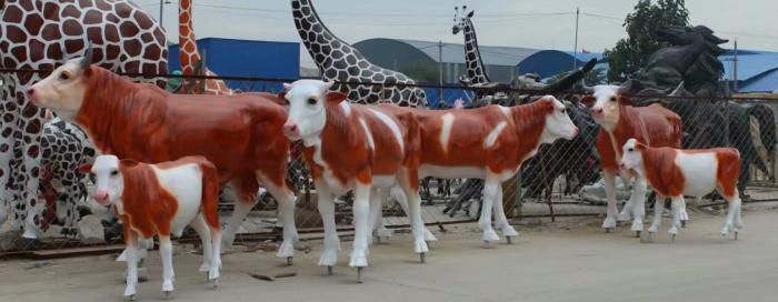 城市公牛雕塑廠家 風景區(qū)彩繪雕塑 抽象擺件 城市公牛雕塑廠家 風景區(qū)彩繪雕塑 抽象擺件