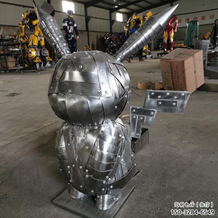 機(jī)甲版卡通小兔子雕塑