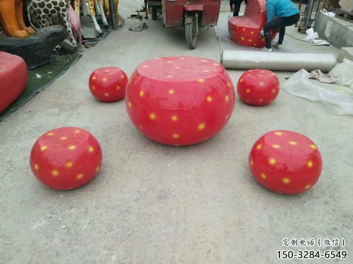 草莓坐凳雕塑，組合系列，玻璃鋼坐凳雕塑制作