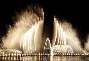 平涼水景程控噴泉雕塑，高噴循環噴水方式設計制作