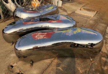 延安坐凳雕塑，小區(qū)園林雕塑，不銹鋼鏡面效果