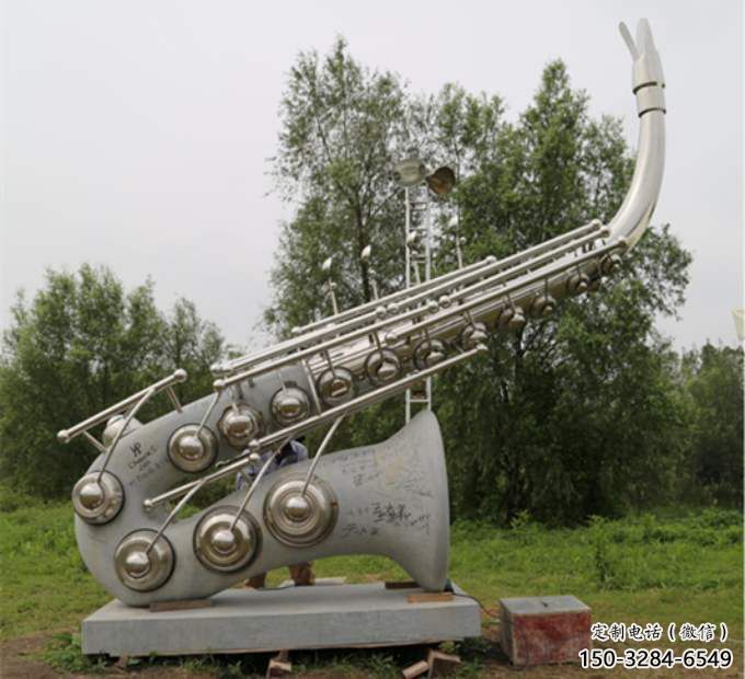 萬盛街頭薩克斯雕塑