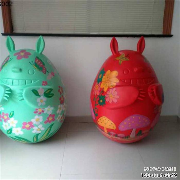 步行街龍貓雕塑，卡通彩繪雕塑，動(dòng)漫方式